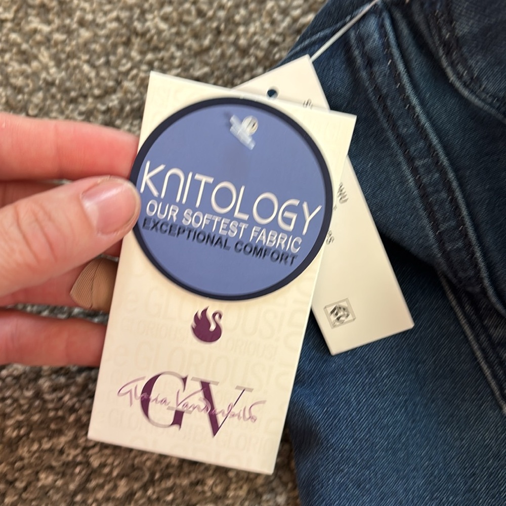 Pull On Jeans by Gloria Vanderbilt - Picture 4 of 6